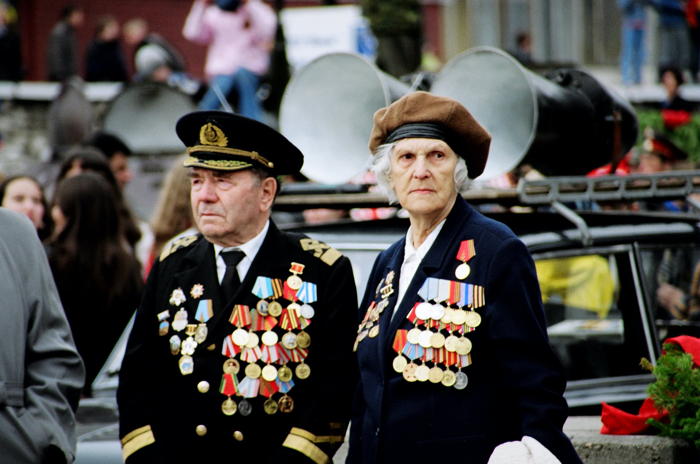 9 мая пенсионеры. Ветераны войны. Ветераны с орденами. Медаль ветеран войны. Ветеран с медалями.