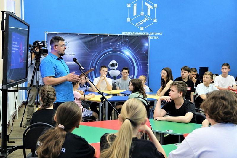 Российских школьников будут бесплатно обучать программированию