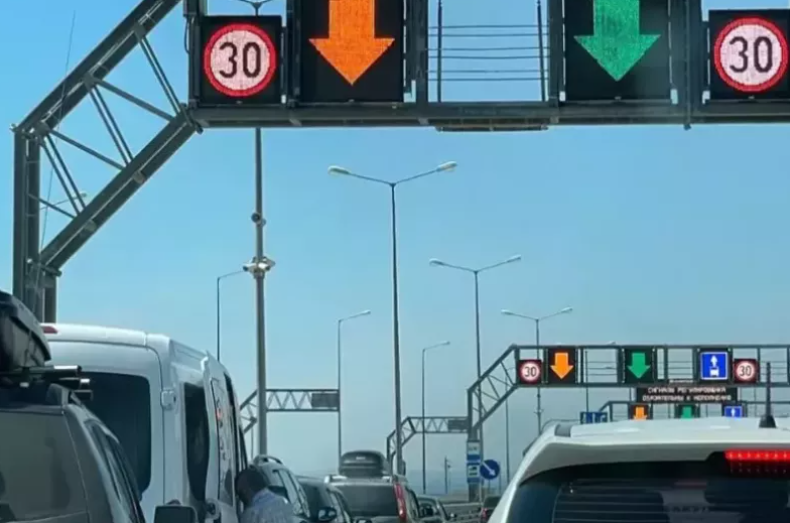 Что известно о ситуации на подъездах к Крымскому мосту 25 октября