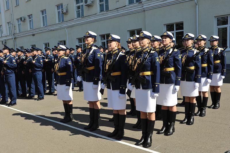 Более 60 девушек подали документы в Краснодарское военное училище летчиков