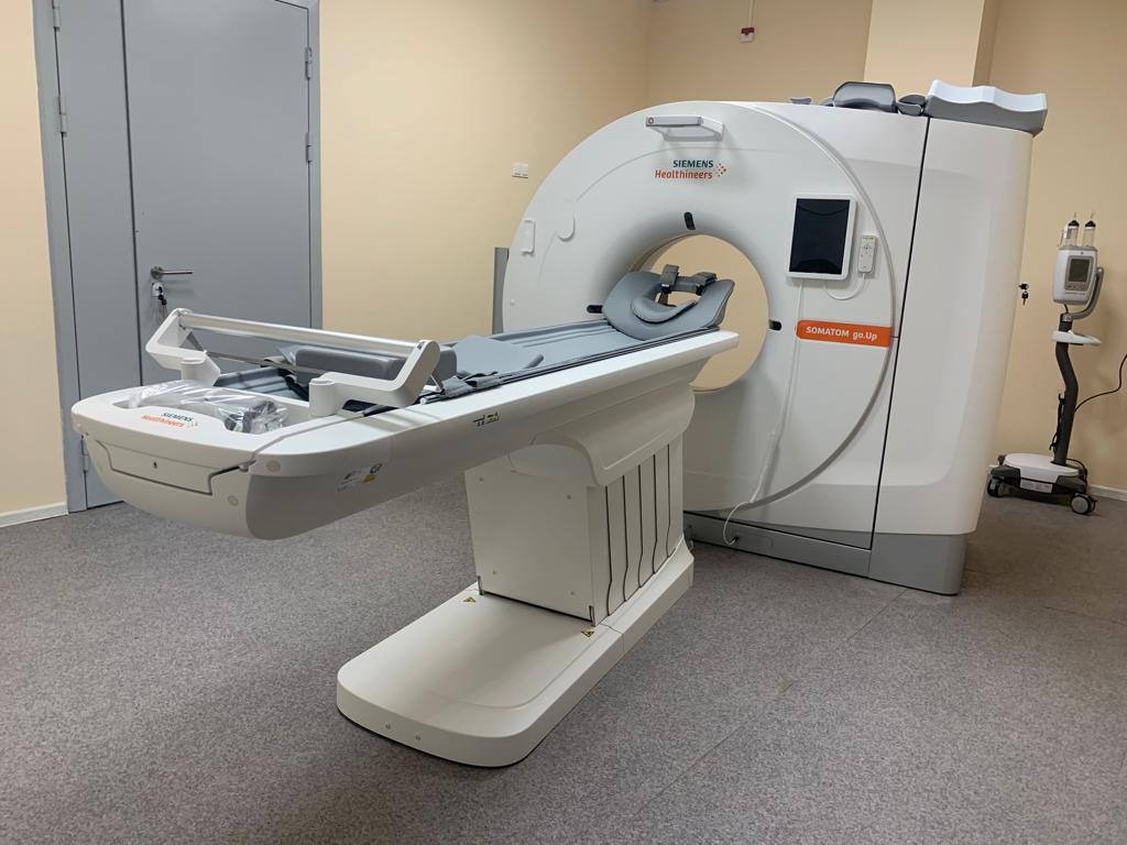 В больнице Новокубанского района по региональной программе «Модернизация первичного звена здравоохранения» нацпроекта «Здравоохранение» установили аппарат компьютерной томографии.