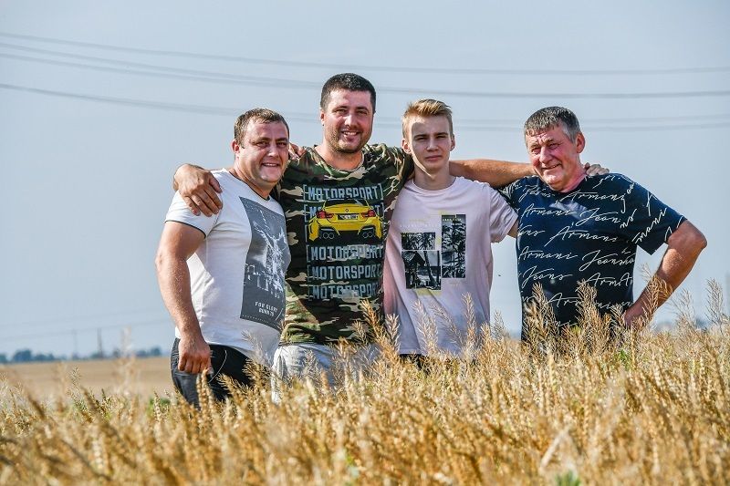 Три поколения семейного КФХ - Анатолий, Василий, Даниил и Александр Строцкие.