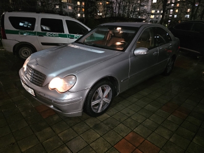 Приставы арестовали Mercedes жителя Томска в Новороссийске за долг в 300 тысяч