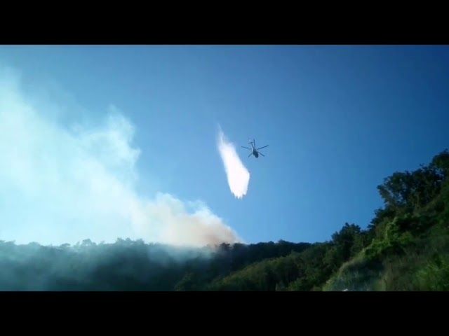 В Туапсинском районе авиация тушит лесной пожар