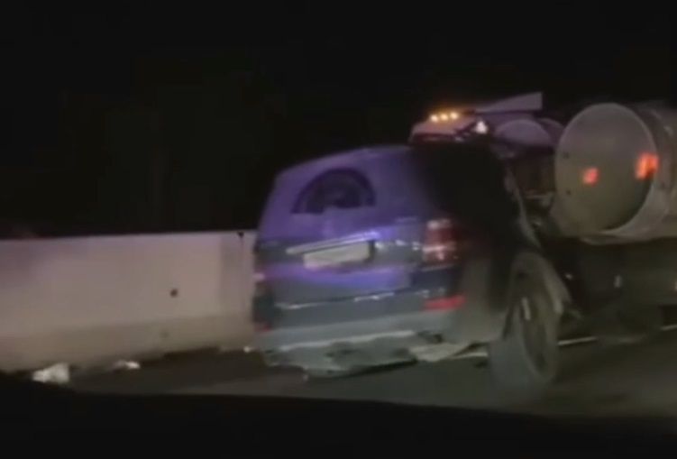 «Пункт назначения»: оторвавшийся прицеп с трубами убил пассажирку Mercedes в Сочи