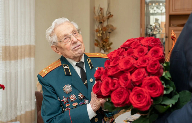 Президент РФ поздравил легендарного сочинца Павла Сюткина со 100-летием