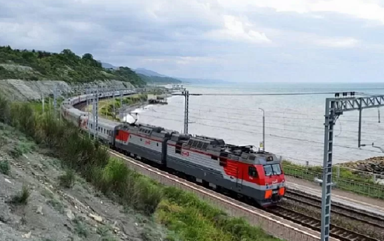 Путин поручил обеспечить железнодорожные перевозки на курорты Черного моря