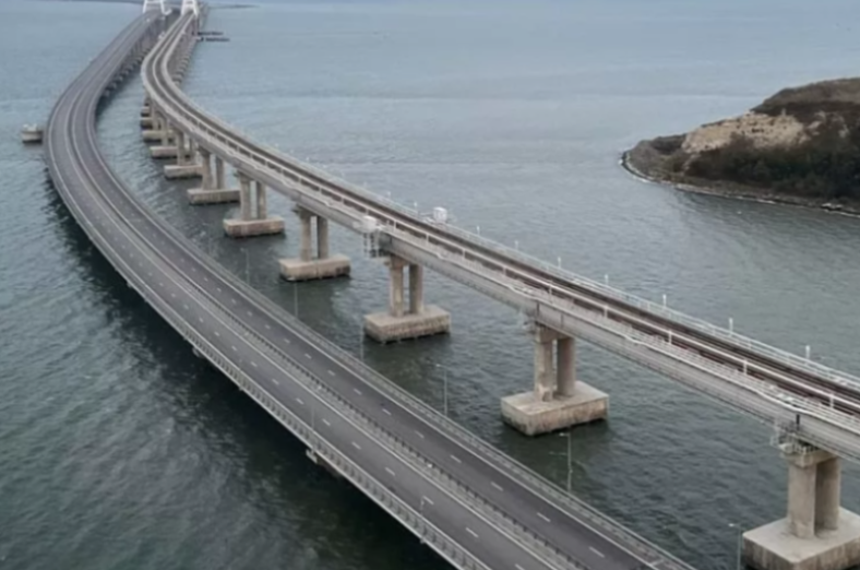 Открыто движение автомобилей по восстановленной части Крымского моста