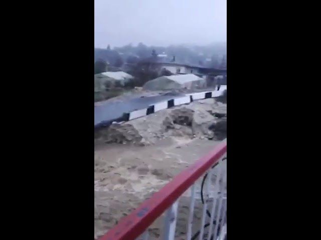 В Сочи из-за сильного дождя снова обрушился мост через реку Чахцуцыр. Декабрь-2018.