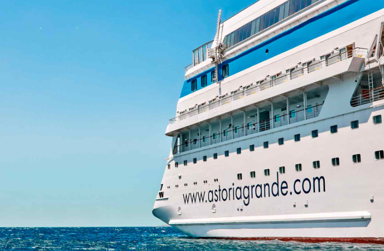 Круизы из Сочи на лайнере Astoria Grande планируют возобновить с 29 апреля