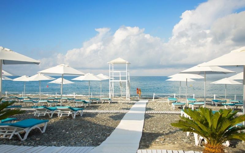  Экологический знак «Голубой флаг» получили 33 пляжа в Сочи