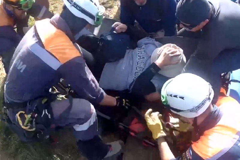 Сочинские спасатели эвакуировали с перевала Тхач туристку из Московской области с травмой ноги