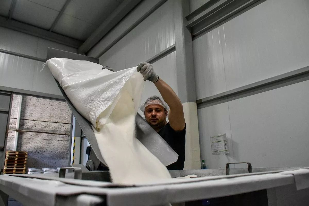 Совокупный годовой объем производства сахара достигает 1,6 миллиона тонн в год.