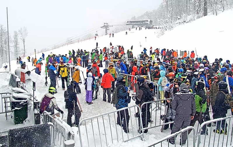 Сугробы выше 2 метров: на горнолыжных курортах Сочи за ночь выпало до 50 см снега