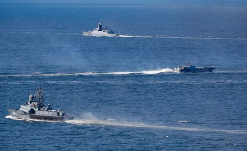 ВСУ пытались атаковать катерами-беспилотниками российские гражданские суда в Черном море