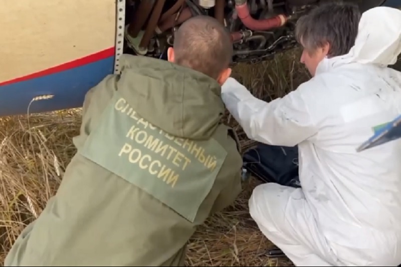 Следствие изъяло «черные ящики» самолета рейса Сочи - Омск, севшего в поле под Новосибирском