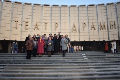 Члены семей погибших при исполнении служебного долга сотрудников полиции посетили Краснодарский драмтеатр
