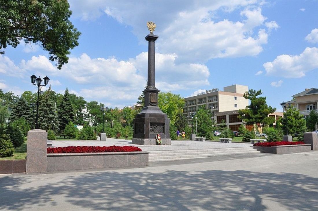 Слава анапа. Стела город воинской славы Анапа. Город воинской славы Анапа памятник. Туапсе стела город воинской славы.