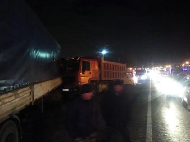 В Новороссийске КамАЗ без тормозов раздавил семь автомобилей