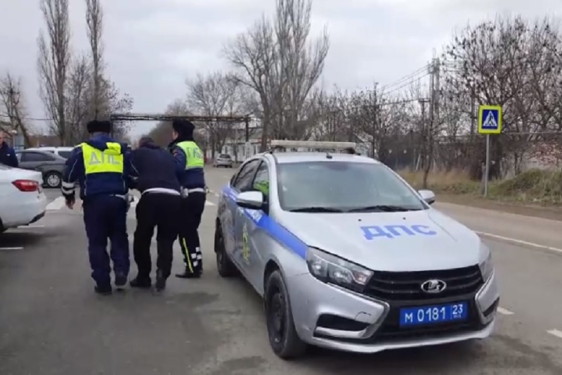 В Краснодарском крае полицейские со стрельбой задержали автоугонщика