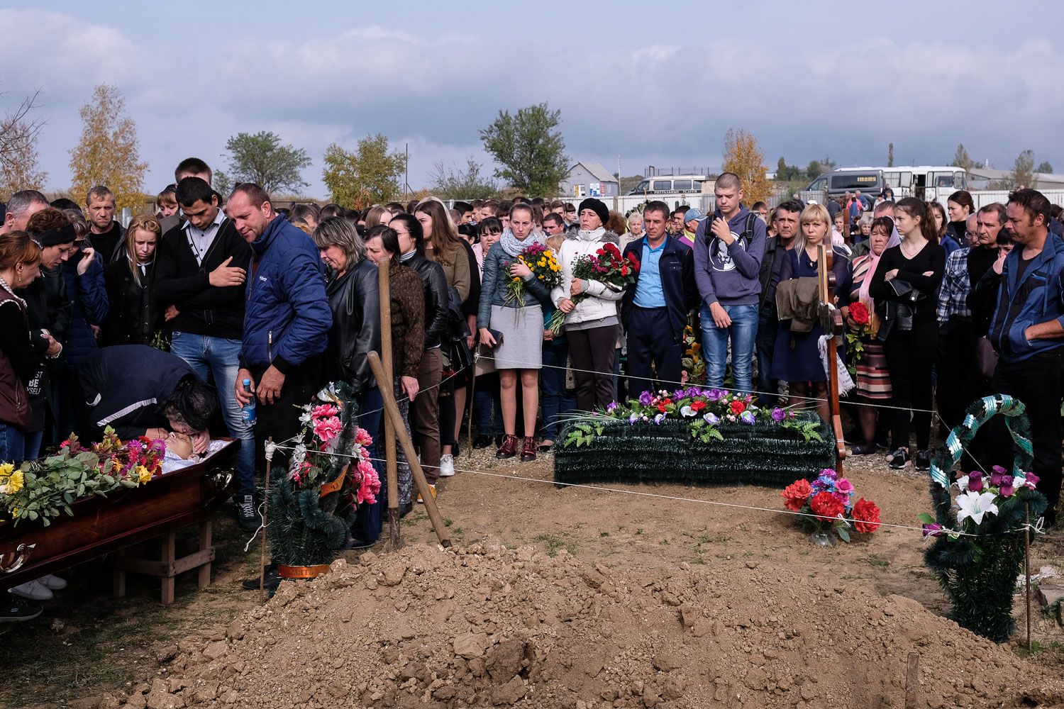 Могилы погибших в Политехническом колледже Керчь