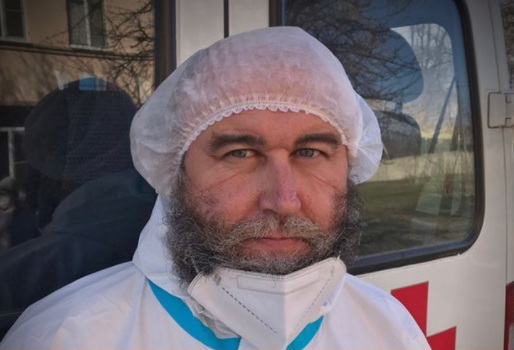На Кубани священник после смерти жены от COVID-19 пошел санитаром в «красную зону»