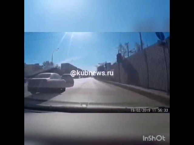 В Краснодаре полиция ищет водителя BMW X6, проехавшего по встречке на улице Российской