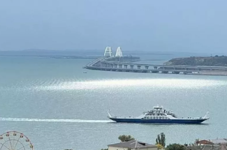 Паромы в Керченском проливе сделали 19 рейсов за сутки 