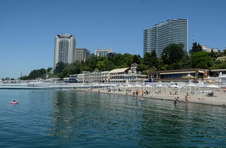 На каких курортах Краснодарского края вода в море остается комфортной для купания