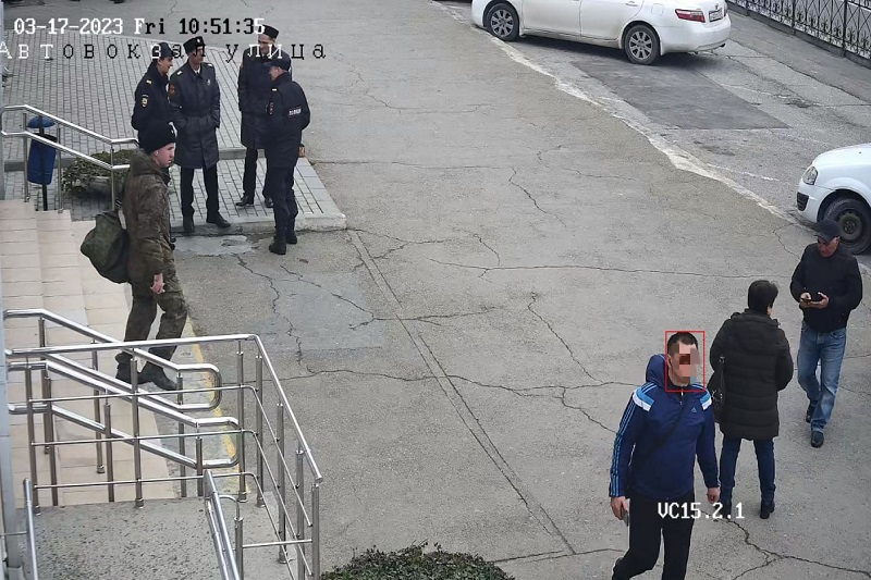 В Анапе полиция задержала краснодарца, снимавшего на телефон детей возле школы