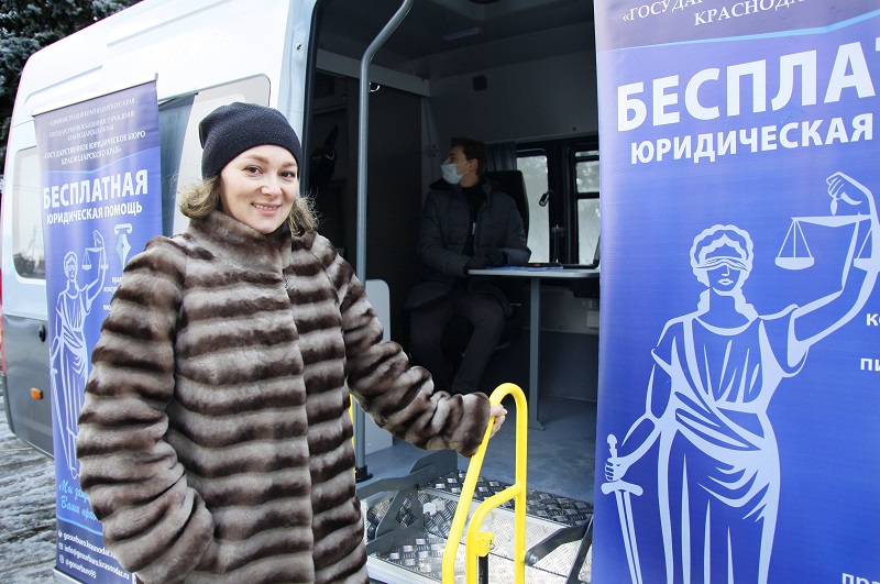 Многодетная мать Юлия Манько из поселка Паркового получила консультацию краевых юристов по волнующему ее вопросу.