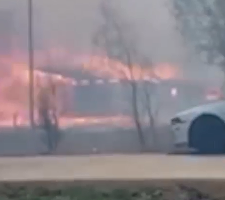 От искры до полыхающих улиц: более 100 домов сгорели за сутки в одном из городов Омской области