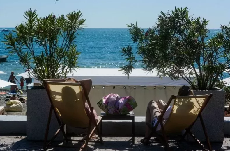 Стало известно, сколько продлится купальный сезон на курортах Черного моря 