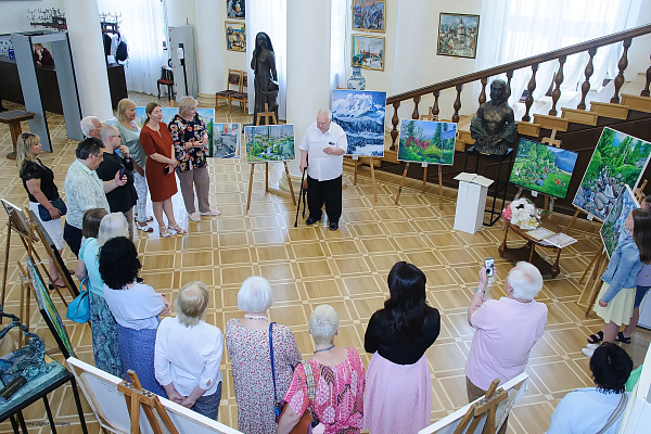 В Сочинском художественном музее открылась выставка Виталия Яблоновского