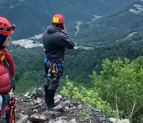 Двое туристов сорвались со склона горы под Сочи