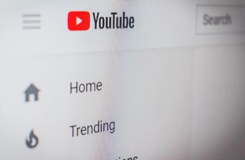 Вне закона: YouTube продолжает распространять фейки и деструктив