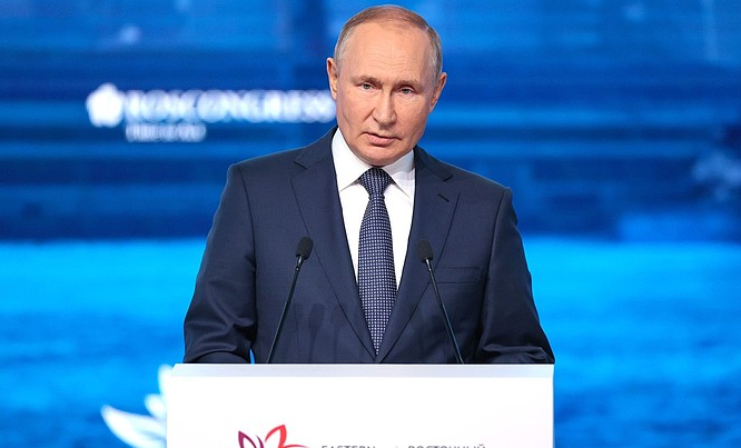 Пленарная сессия на ВЭФ с участием Владимира Путина длилась более трех часов
