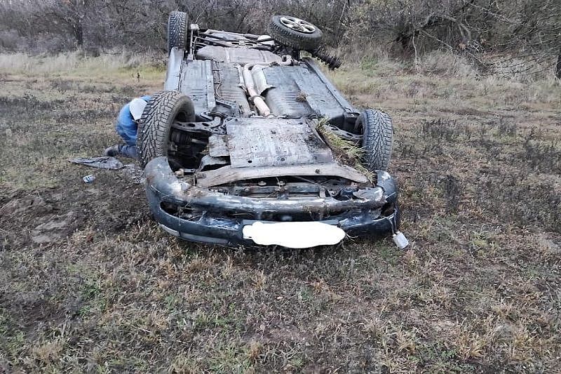 Неудачно обогнал: в Краснодарском крае опрокинулся пьяный водитель на иномарке