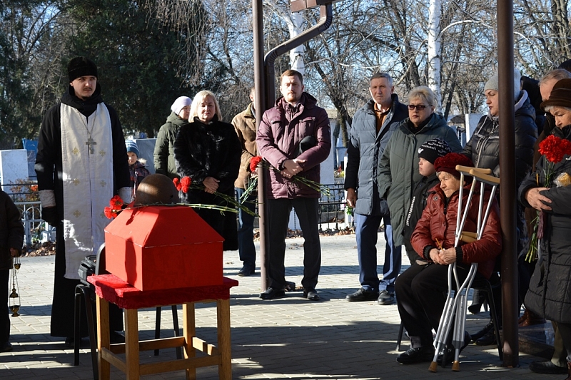 В Краснодарском крае захоронили останки красноармейца, обнаруженного поисковиками на Донбассе