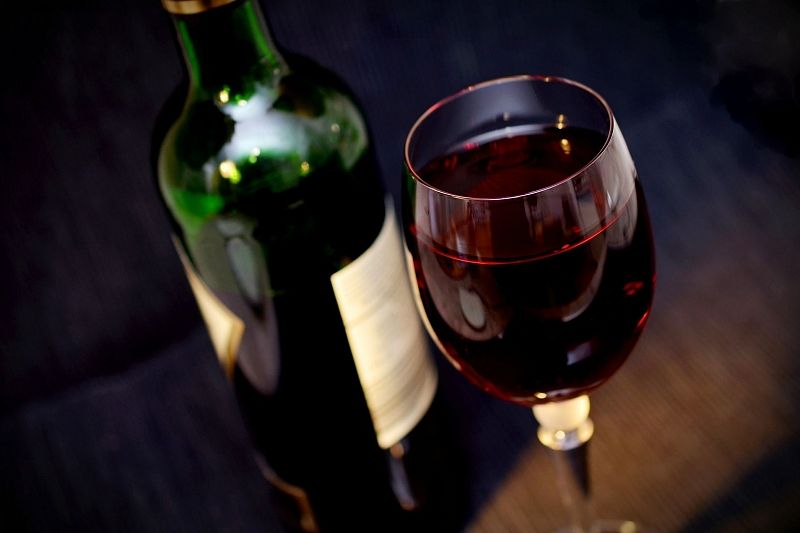 Вино может облегчить течение COVID-19
