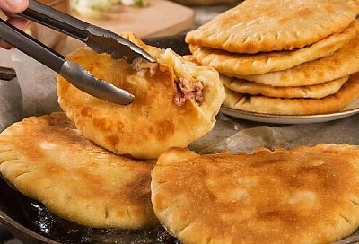 Больше тесто не замешиваю - делаю чебуреки с рисовой бумагой. Хитрый способ удивить гостей