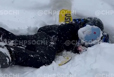 В горах под Сочи сноубордисты спасли попавшего в снежную расщелину ребенка