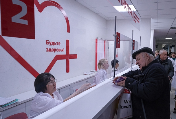 Россияне смогут посещать поликлиники без полисов ОМС