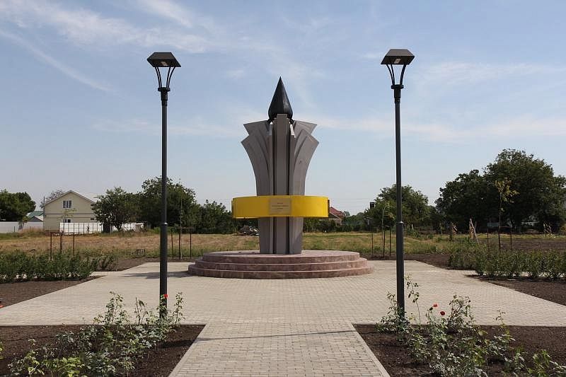 На Кубани поставили памятник нефтяникам