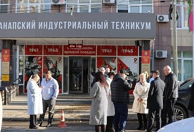 Власти Анапы окажут помощь семье погибшего при нападении на колледж охранника
