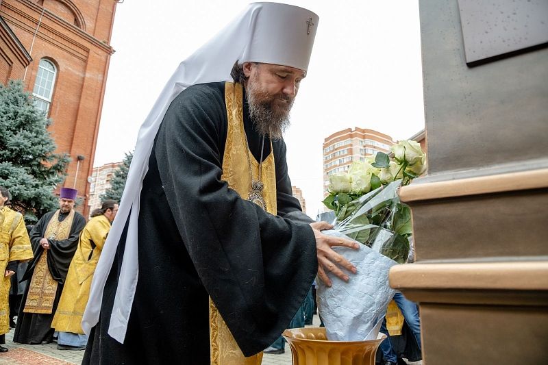 В Краснодаре торжественно открыли памятник Александру Невскому