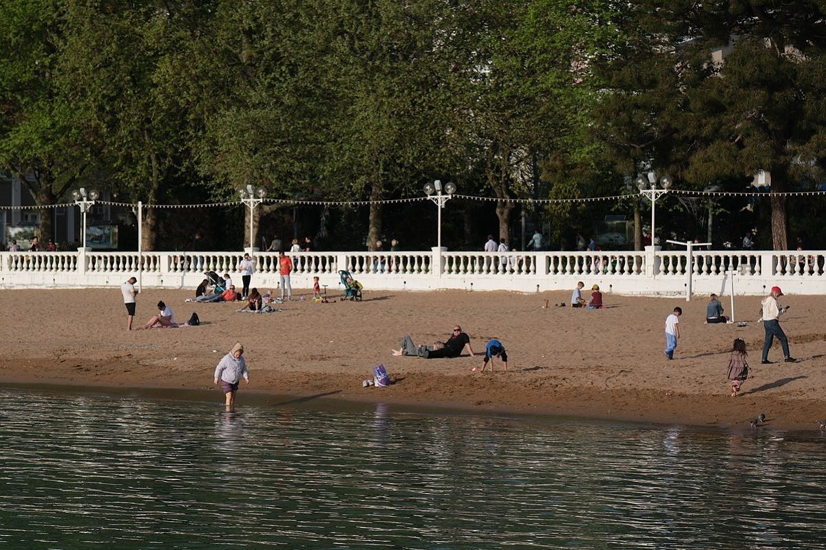 На каких курортах Краснодарского края не остыла морская вода
