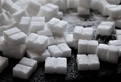 Опасные запасы: диетолог рассказала, чем может обернуться долгое хранение сахара