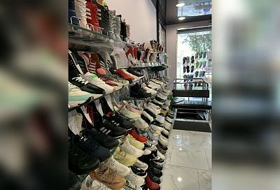 Nike, PUMA, Adidas: таможенники выявили в торговом павильоне контрафактный товар на 1,6 млн рублей