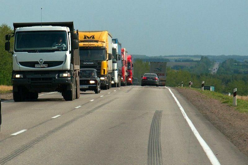 В Краснодарском крае ограничат движение грузовиков в жару по трассам 